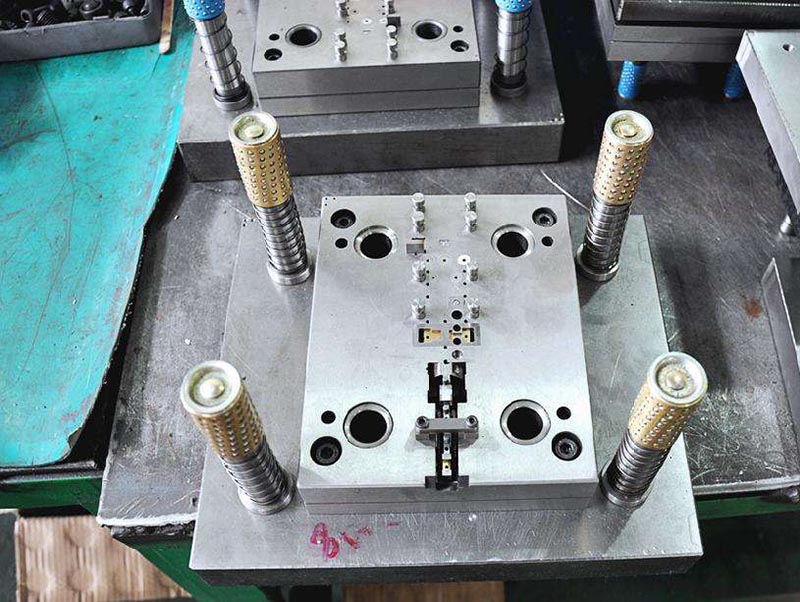 鹿泉模具制造-01