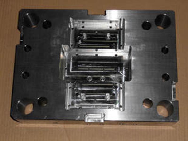 鹿泉精密塑料模-06